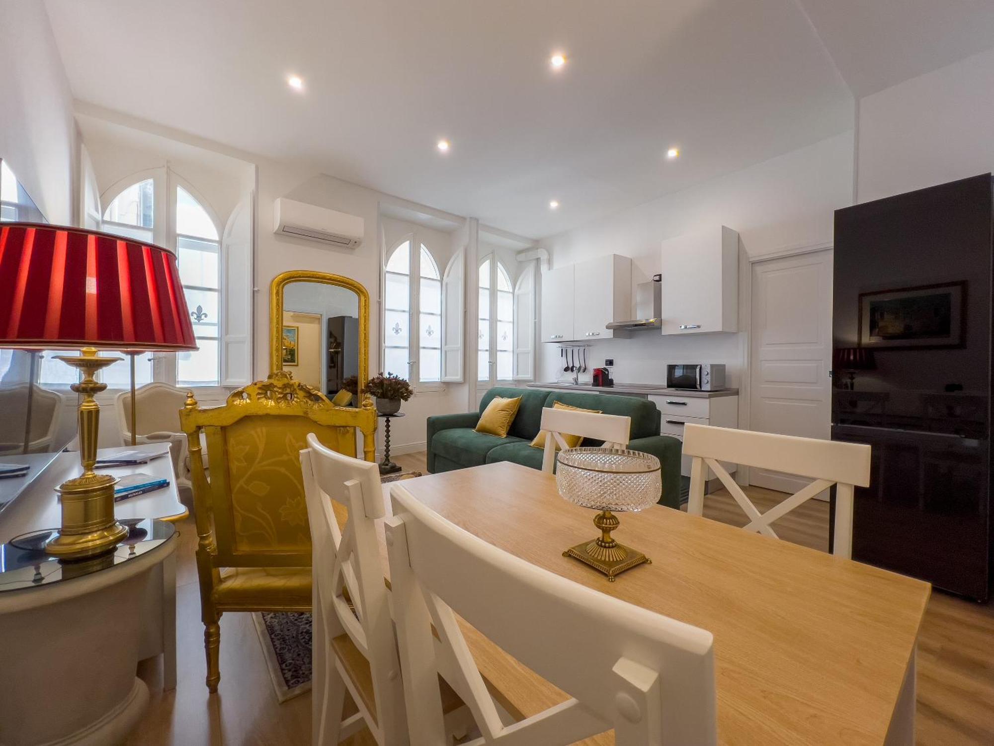 Apartment In The City Centre กาญารี ภายนอก รูปภาพ