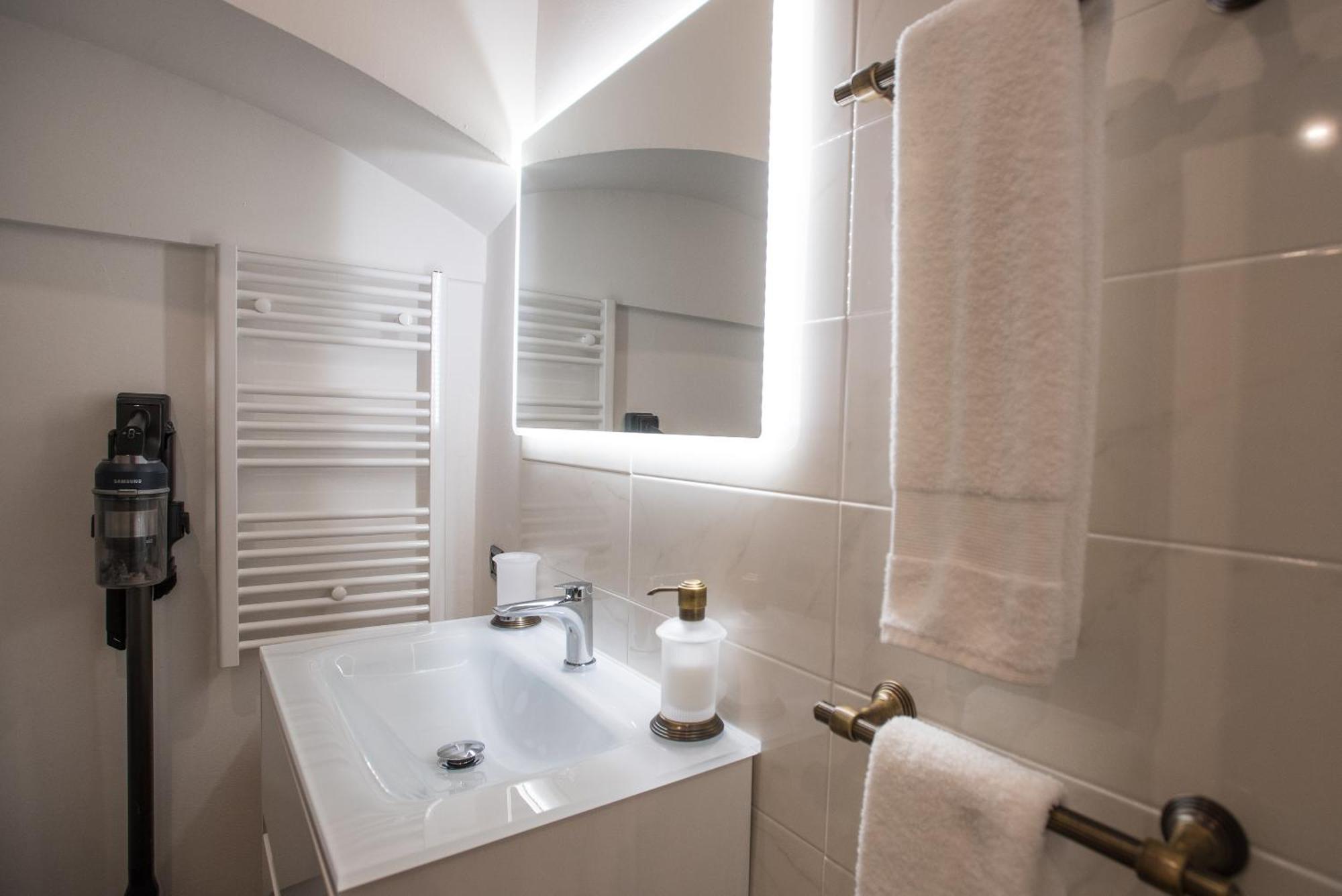 Apartment In The City Centre กาญารี ภายนอก รูปภาพ